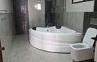 4 Bed Apartment with En Suite in Riverside - 8
