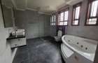 6 Bed Townhouse with En Suite in Lavington - 15