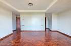 4 Bed Apartment with En Suite at Riverside Drive - 11