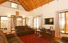 6 Bed House in Ridgeways - 1