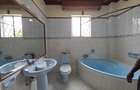 5 Bed House with En Suite in Runda - 14