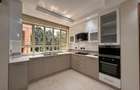6 Bed House with En Suite in Nyari - 3