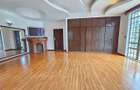 5 Bed House with En Suite in Nyari - 15