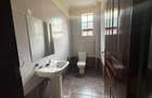 4 Bed Townhouse with En Suite at Rosslyn - 8