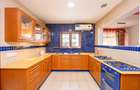 6 Bed House with En Suite at Greenwood Drive - 3