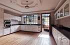 4 Bed House with En Suite at Mountain View - 8
