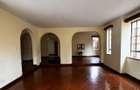 5 Bed Townhouse with En Suite in Lavington - 4