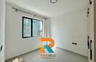 3 Bed Apartment with En Suite in Brookside - 10
