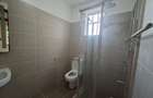 5 Bed House with En Suite at Close To Un - 9