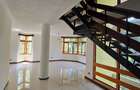 4 Bed Apartment with En Suite in Riverside - 13