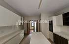 5 Bed House with En Suite in Lavington - 10