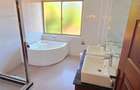 5 Bed Townhouse with En Suite at Lavington Road - 17