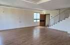 5 Bed Apartment with En Suite at Parklands - 12