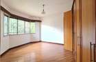 4 Bed Townhouse with En Suite at Off Brook House Drive - 15