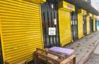 60 ft² Shop with Fibre Internet at Base - 1