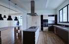 4 Bed Apartment with En Suite at Riverside Drive - 17