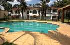 6 Bed House with En Suite in Nyari - 1
