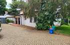 4 Bed House with En Suite in Hill View - 5