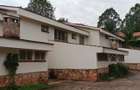 4 Bed Townhouse with En Suite in Westlands Area - 1