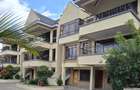 5 Bed Townhouse with En Suite at Convent Drive - 3