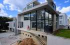 6 Bed Villa with En Suite in Lavington - 1