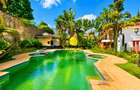 5 Bed House with En Suite in Nyari - 1