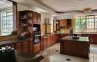 6 Bed House with En Suite in Nyari - 2