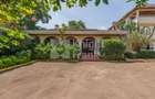 10 Bed House with Garden at Rosslyn Lone Tree - 18