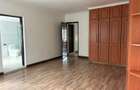 4 Bed House with En Suite at Membley - 4