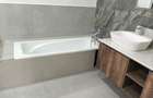 5 Bed Townhouse with En Suite in Lavington - 12