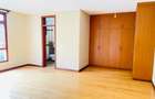 4 Bed Apartment with En Suite in Riverside - 12