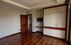 4 Bed Apartment with En Suite at Riverside Drive - 7