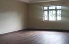 5 Bed House with En Suite at Flem Tree - 8