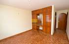 5 Bed Villa with En Suite in Riverside - 8