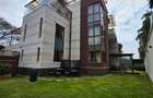 6 Bed Villa with En Suite in Lavington - 1