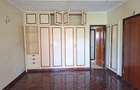 4 Bed House with En Suite at Off Redhill Dr - 13