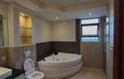 4 Bed Apartment with En Suite at Riverside Drive - 10