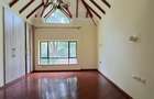 5 Bed House with En Suite in Lavington - 11