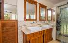 5 Bed House with En Suite in Runda - 16