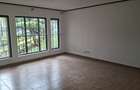 3 Bed Apartment with Parking in Dennis Pritt - 10