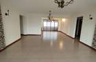 4 Bed Apartment with En Suite at Facing Statehouse - 14