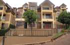 5 Bed Villa with En Suite in Redhill - 1
