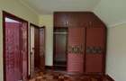 5 Bed Townhouse with En Suite at Othaya Road - 17