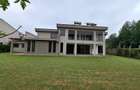 6 Bed Townhouse with En Suite in Lavington - 1