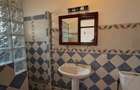 5 Bed House with En Suite in Runda - 8