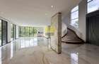 5 Bed House in Rosslyn - 1