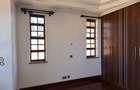 5 Bed House with En Suite in Runda - 14