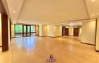 4 Bed Apartment with En Suite at Riverside Drive - 5