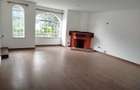 5 Bed House with En Suite in Lavington - 10