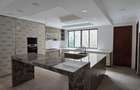 6 Bed House with En Suite at Lavington Green - 11